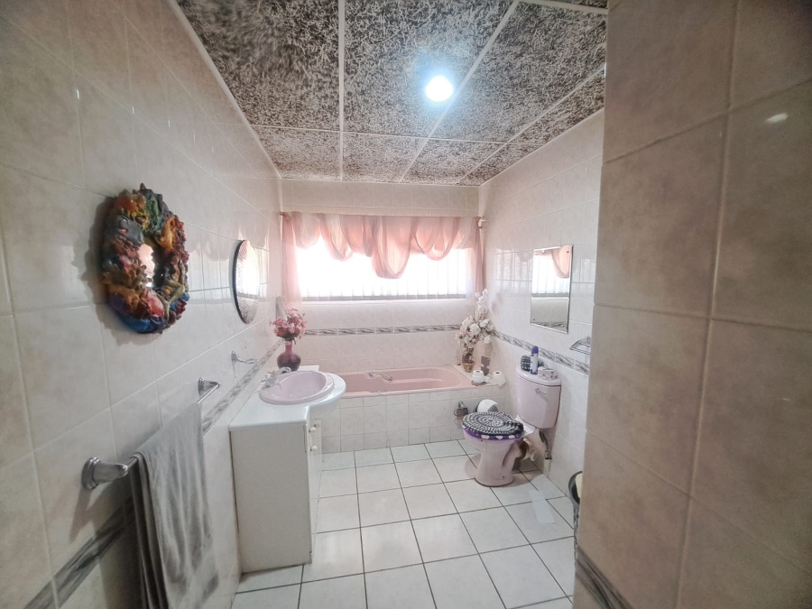 4 Bedroom Property for Sale in Protea Park North West